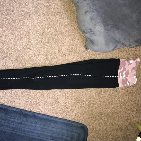 VS PiNK Yoga Leggings• XSmall• PinkMocha Camo nwot - Picture 2 of 5